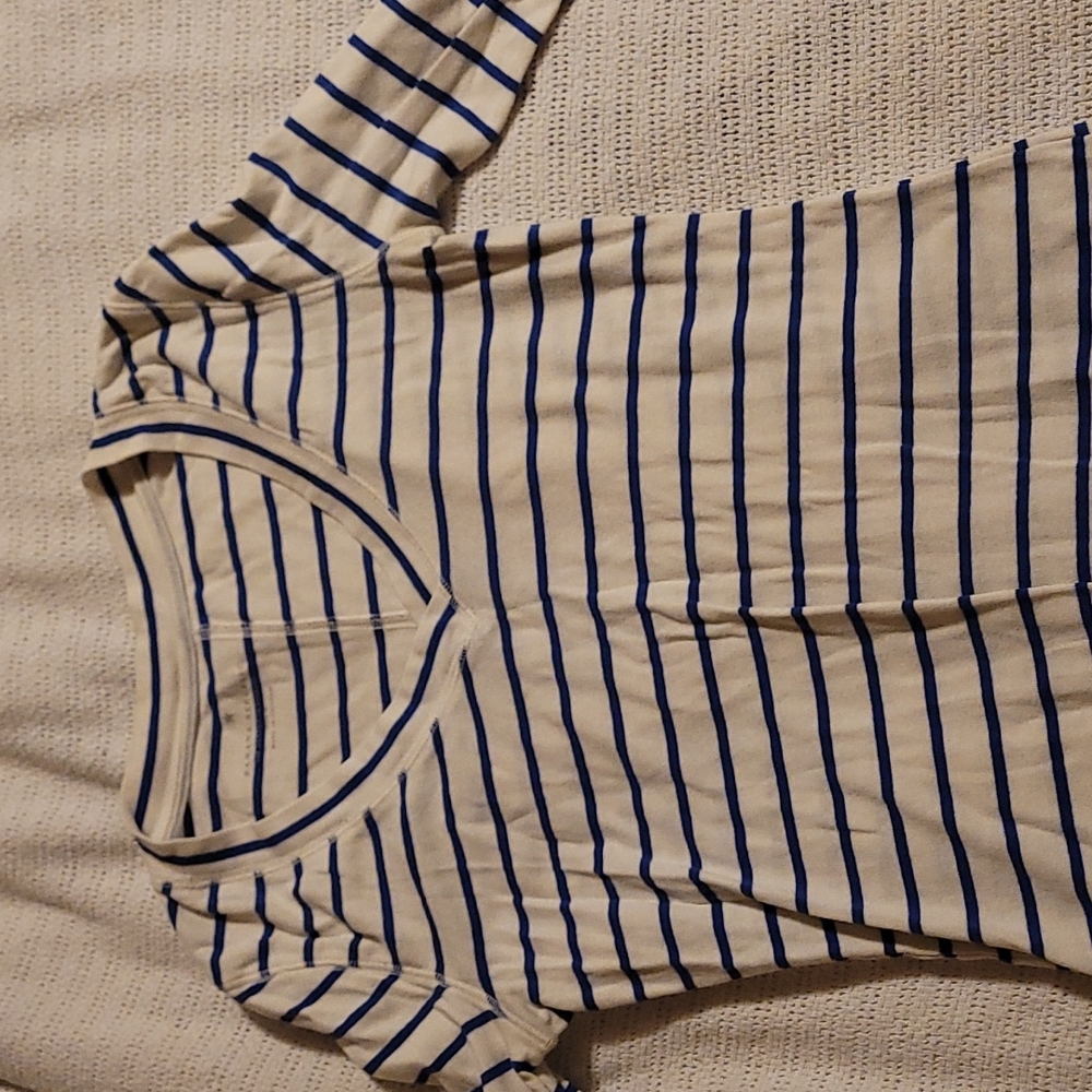 Women's Banana Republic Size M, 3/4 sleeve shirt, blue & cream striped 💙